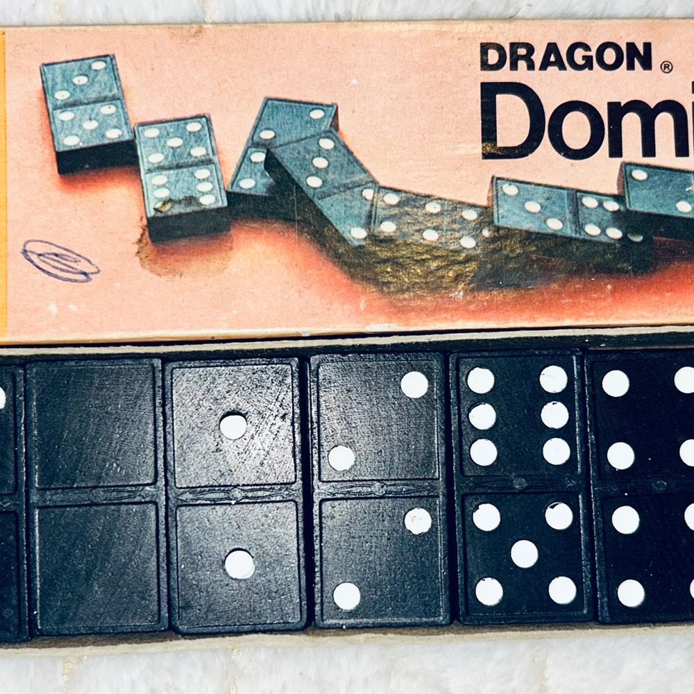 Vintage Milton Bradley dragon double six Domino Set